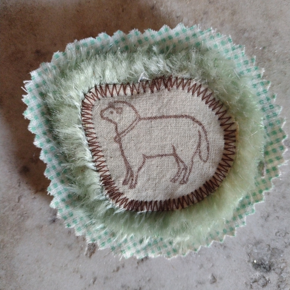 Lamb brooch or pin, Spring is coming 💚☘️🐑